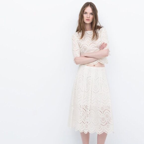 ✨HP✨ZARA  - CROPPED EMBROIDERED LASER-CUT TOP✨ - Picture 6 of 8